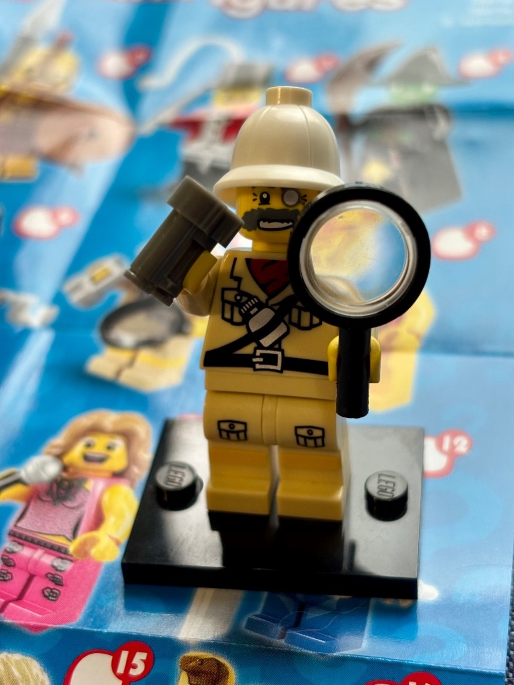 LEGO SERIES 2 "Explorer" col02-7 With stand, pamphlet & accessories.